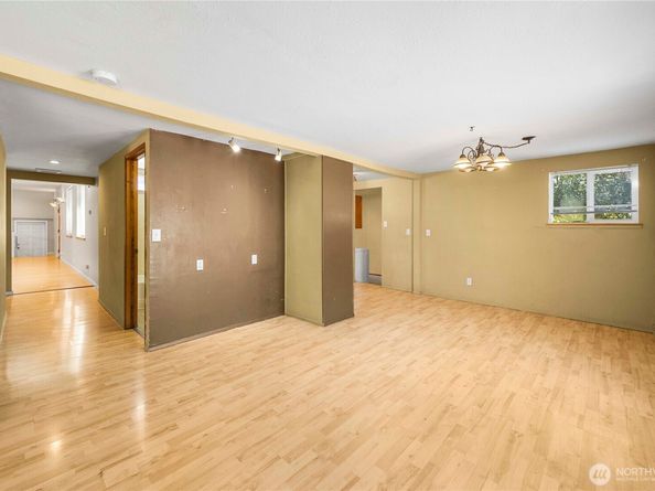 17551 12th Avenue NE, Shoreline WA 98155