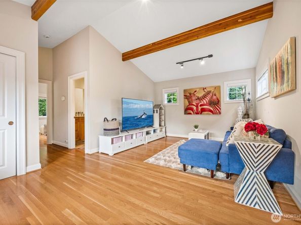 8246 E Mercer Way, Mercer Island WA 98040