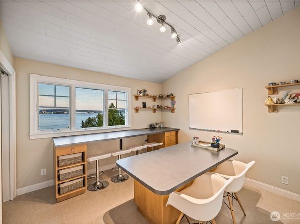 8246 E Mercer Way, Mercer Island WA 98040