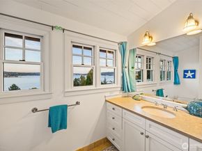 8246 E Mercer Way, Mercer Island WA 98040
