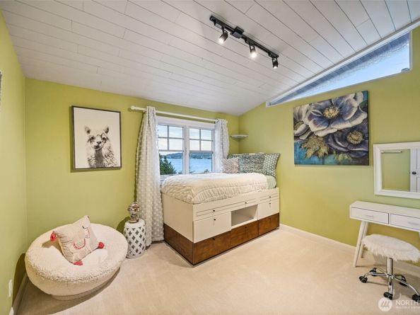 8246 E Mercer Way, Mercer Island WA 98040
