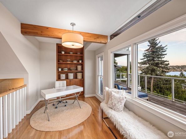 8246 E Mercer Way, Mercer Island WA 98040