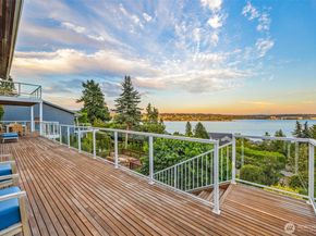 8246 E Mercer Way, Mercer Island WA 98040