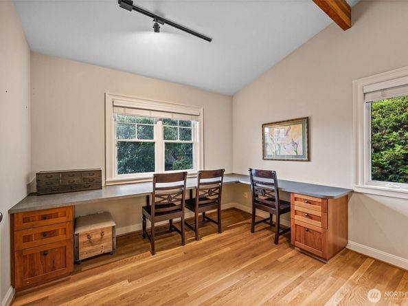 8246 E Mercer Way, Mercer Island WA 98040