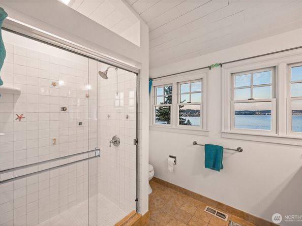 8246 E Mercer Way, Mercer Island WA 98040