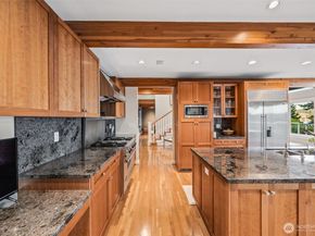 8246 E Mercer Way, Mercer Island WA 98040