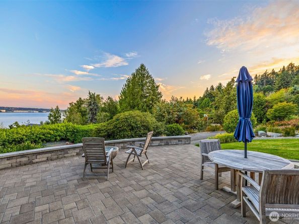 8246 E Mercer Way, Mercer Island WA 98040