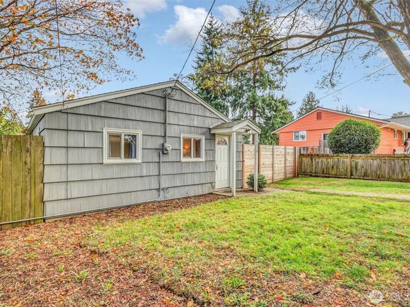 16030 15th Avenue SW, Burien WA 98166