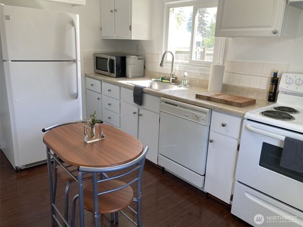 16030 15th Avenue SW, Burien WA 98166