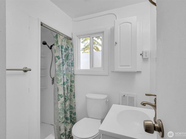 16030 15th Avenue SW, Burien WA 98166