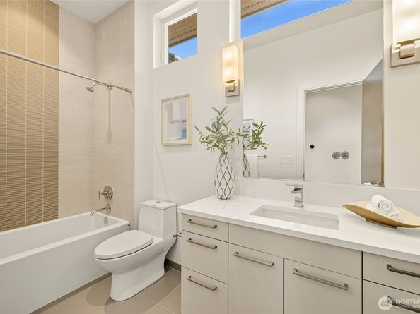 8351 SE 31st Street, Mercer Island WA 98040