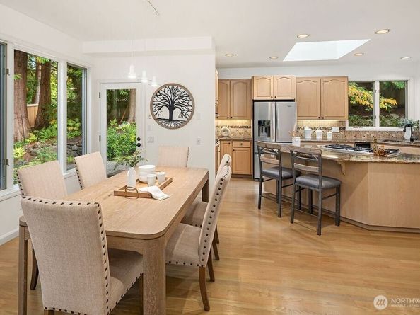 5208 Isola Place NW, Issaquah WA 98027