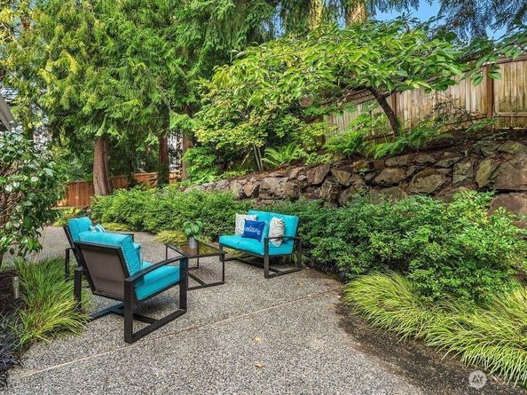 5208 Isola Place NW, Issaquah WA 98027