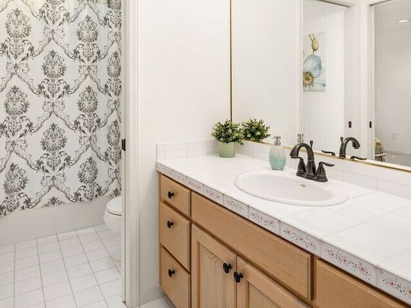 5208 Isola Place NW, Issaquah WA 98027