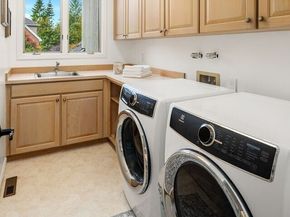 5208 Isola Place NW, Issaquah WA 98027