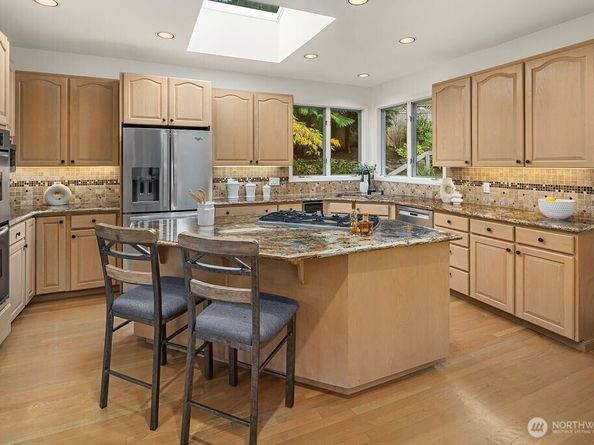 5208 Isola Place NW, Issaquah WA 98027