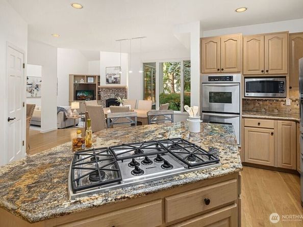 5208 Isola Place NW, Issaquah WA 98027