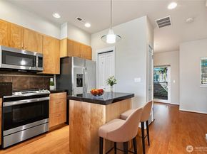 69 Cougar Ridge Road NW 2104, Issaquah WA 98027