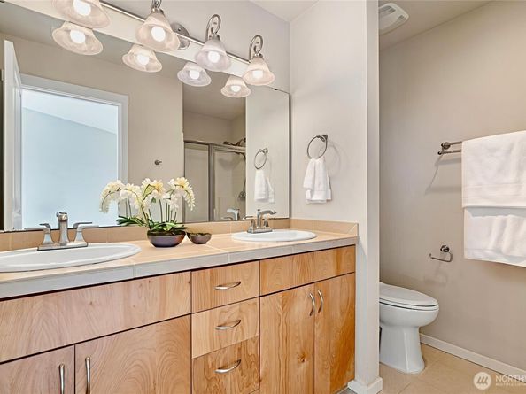 69 Cougar Ridge Road NW 2104, Issaquah WA 98027