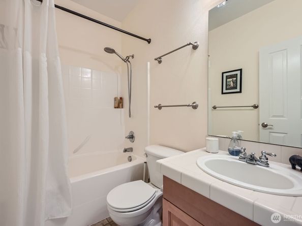 1855 Trossachs Blvd SE 705, Sammamish WA 98075
