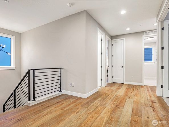 11218 NE 67th Street 3, Kirkland WA 98033
