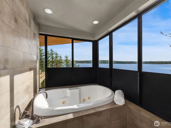 7703 W Mercer Way, Mercer Island WA 98040