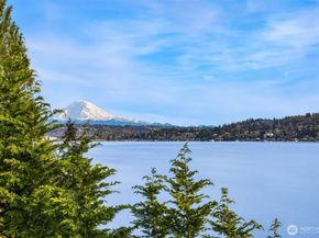 7703 W Mercer Way, Mercer Island WA 98040