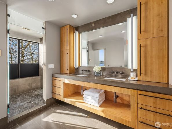 7703 W Mercer Way, Mercer Island WA 98040