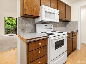 11206 NE 68th Street 224, Kirkland WA 98033