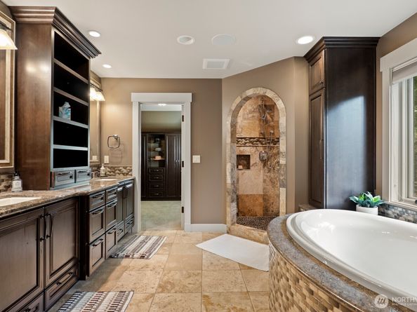 21934 NE 140th Way, Woodinville WA 98077