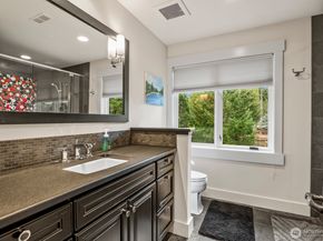 21934 NE 140th Way, Woodinville WA 98077