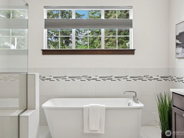 14835 NE 11th Place, Bellevue WA 98007