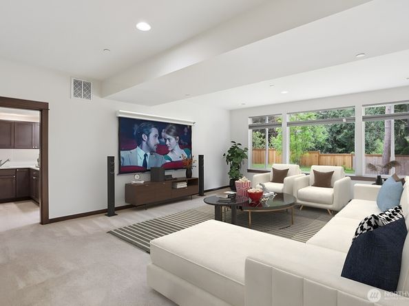 14835 NE 11th Place, Bellevue WA 98007