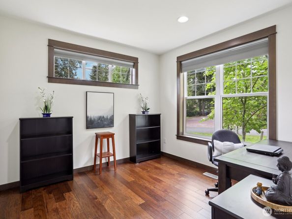 14835 NE 11th Place, Bellevue WA 98007