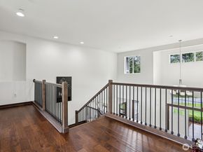 14835 NE 11th Place, Bellevue WA 98007