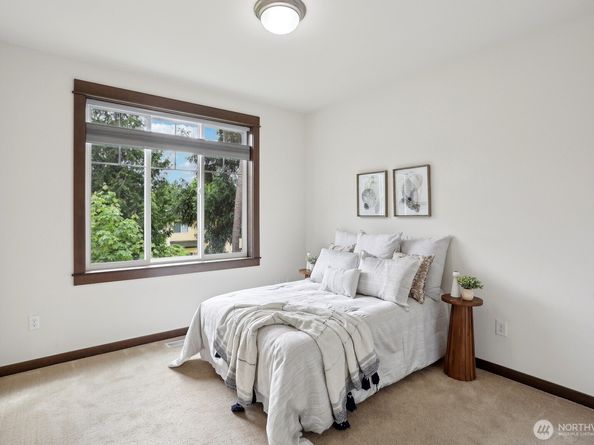 14835 NE 11th Place, Bellevue WA 98007