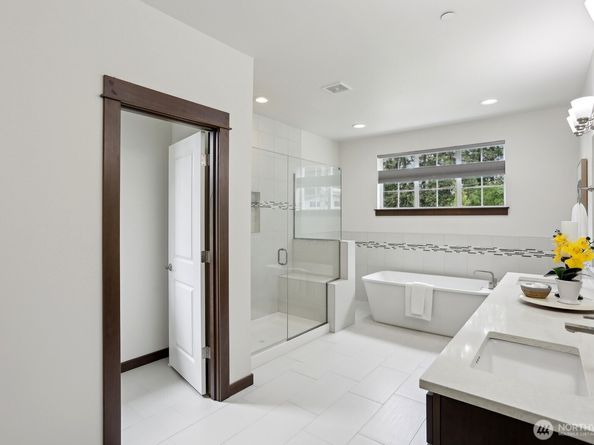 14835 NE 11th Place, Bellevue WA 98007