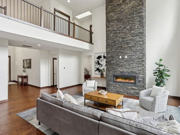 14835 NE 11th Place, Bellevue WA 98007