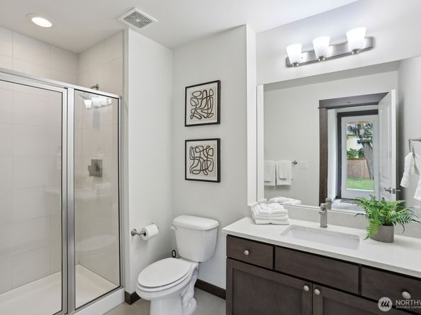 14835 NE 11th Place, Bellevue WA 98007
