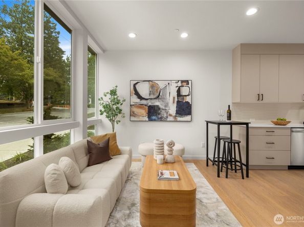 1529 N 39th Street, Seattle WA 98103