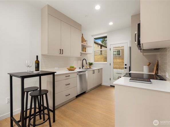 1529 N 39th Street, Seattle WA 98103