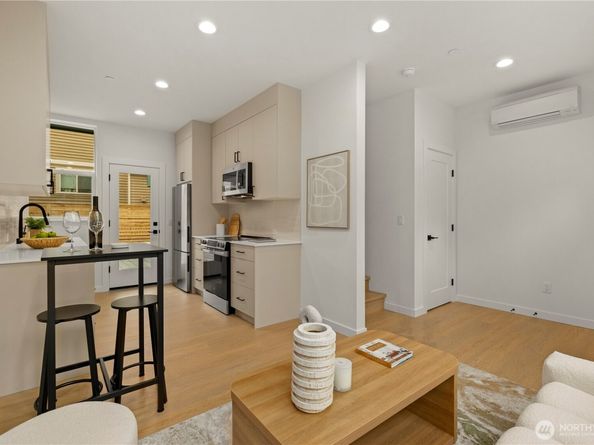 1529 N 39th Street, Seattle WA 98103