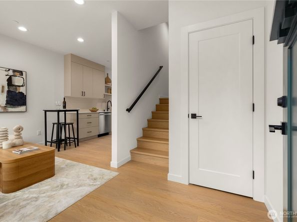 1529 N 39th Street, Seattle WA 98103
