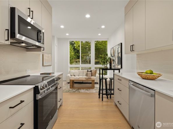 1529 N 39th Street, Seattle WA 98103