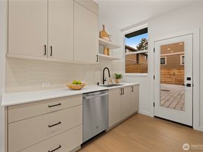 1529 N 39th Street, Seattle WA 98103