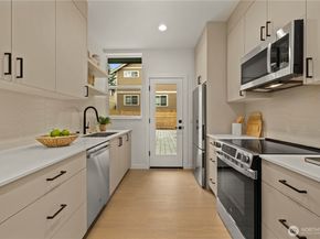 1529 N 39th Street, Seattle WA 98103