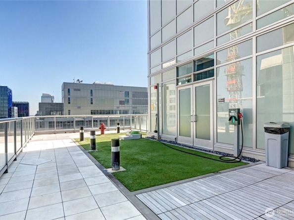 583 Battery Street 1207N, Seattle WA 98121