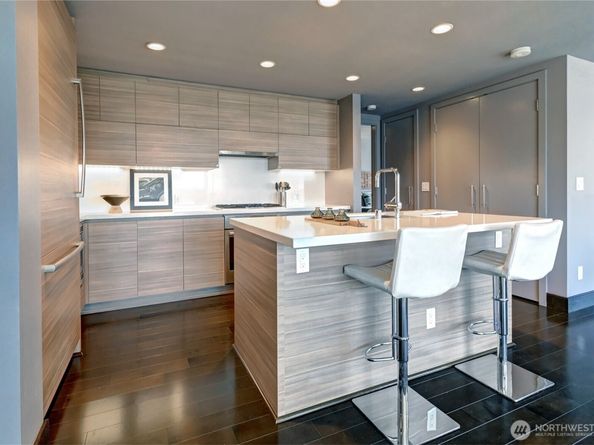 583 Battery Street 1207N, Seattle WA 98121
