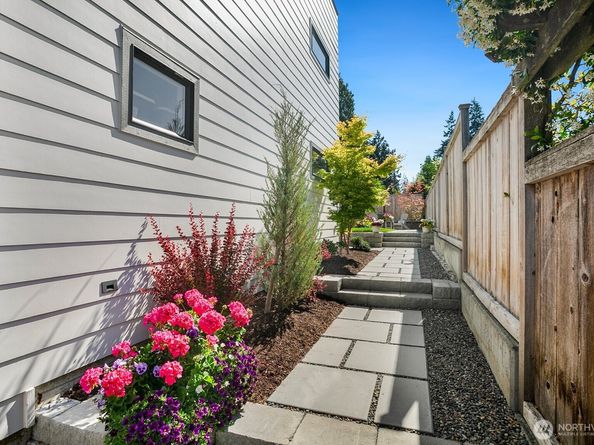 12734 B 7th Avenue NW, Seattle WA 98177