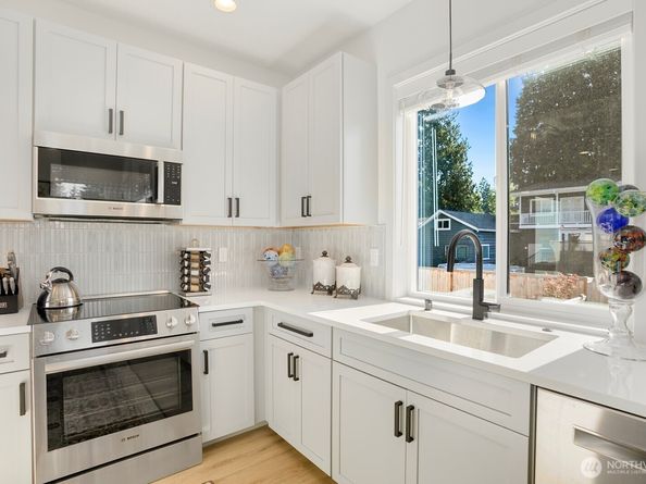 12734 B 7th Avenue NW, Seattle WA 98177